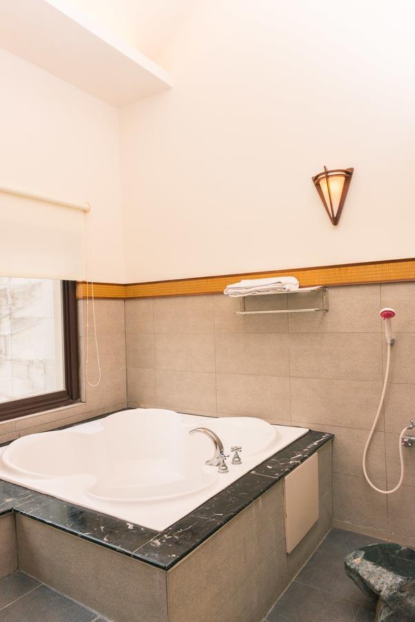 Palm Villa Guesthouse Nantou Bagian luar foto