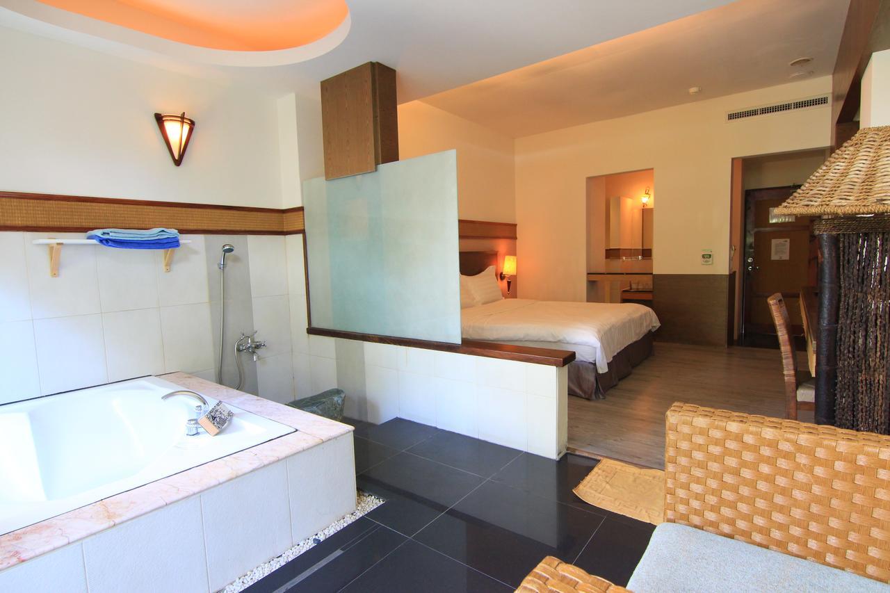 Palm Villa Guesthouse Nantou Bagian luar foto