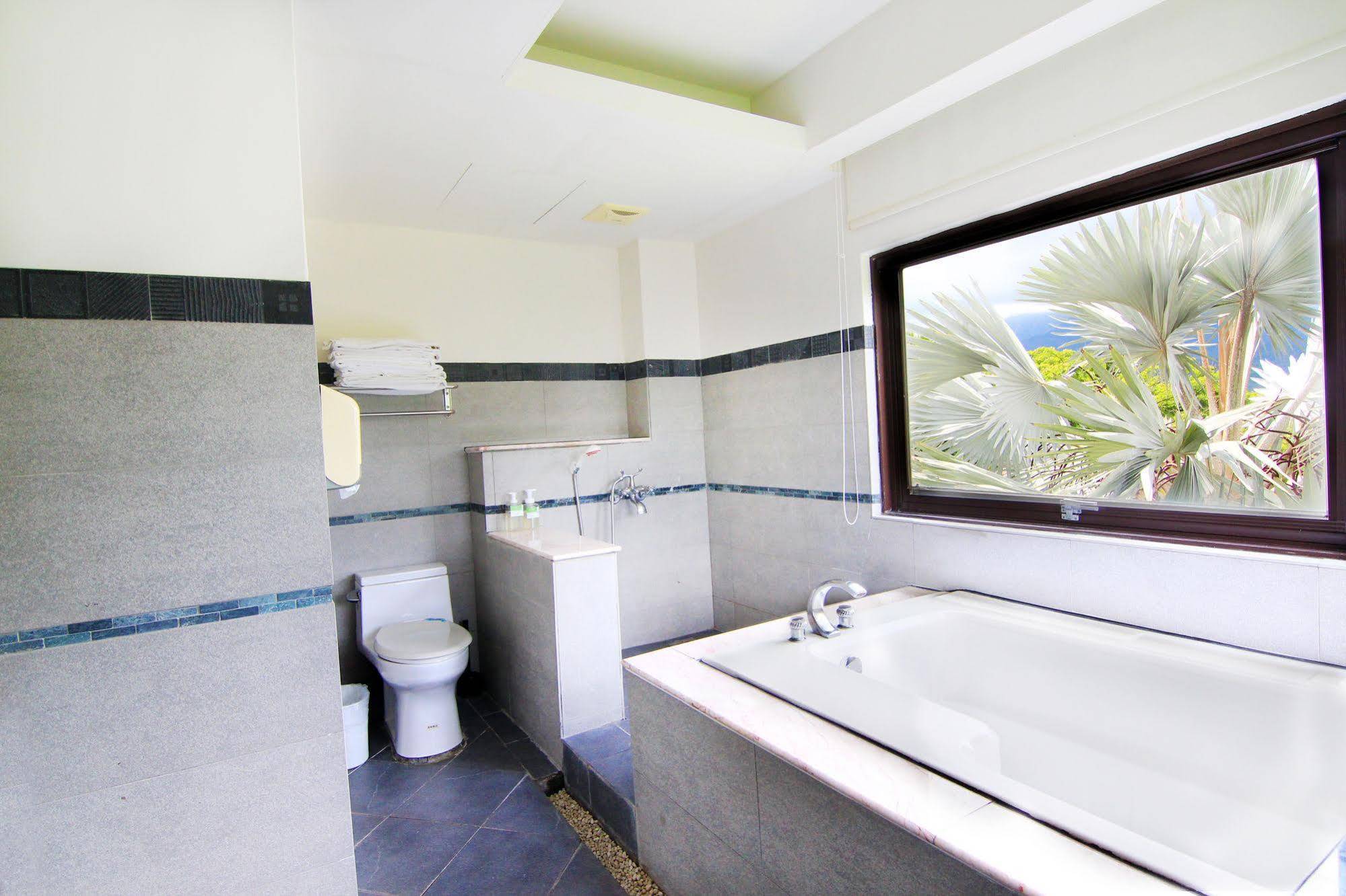 Palm Villa Guesthouse Nantou Bagian luar foto