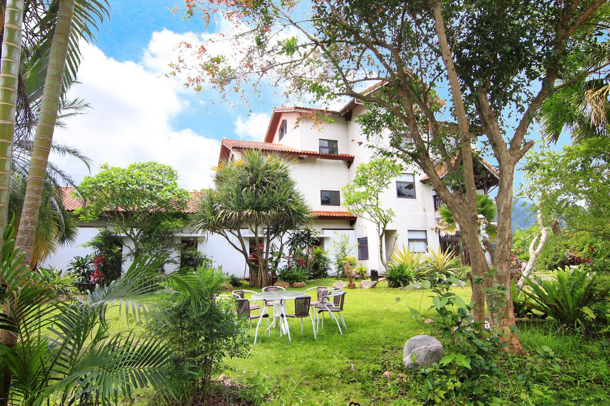Palm Villa Guesthouse Nantou Bagian luar foto