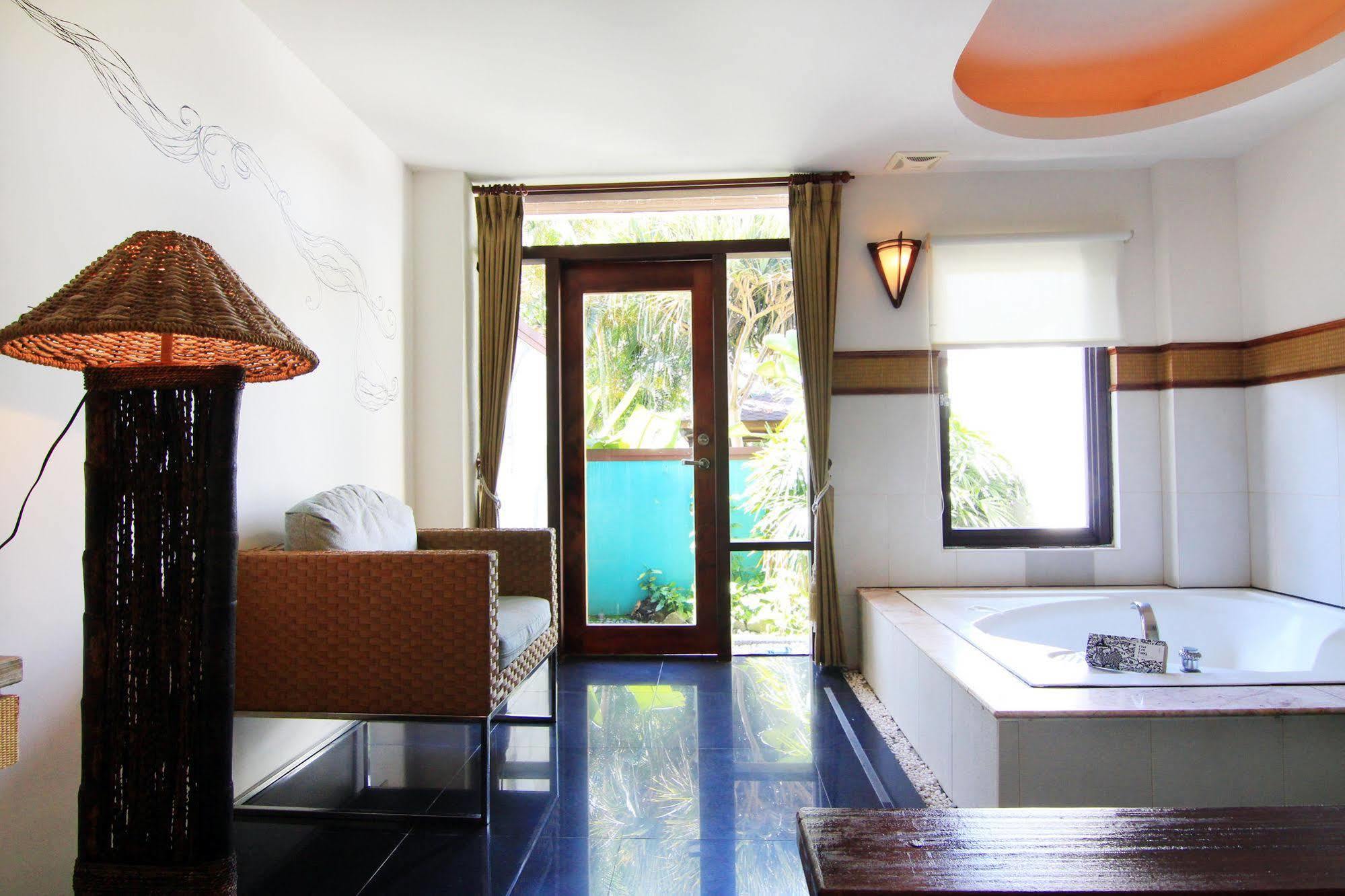 Palm Villa Guesthouse Nantou Bagian luar foto